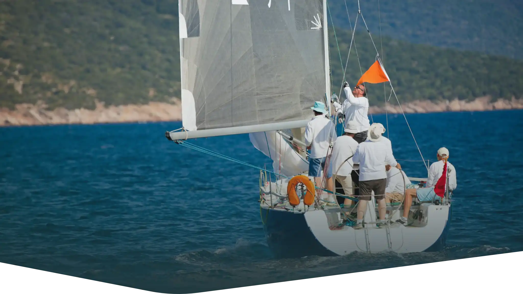 Começa a velejar ou desenvolve as tuas competências